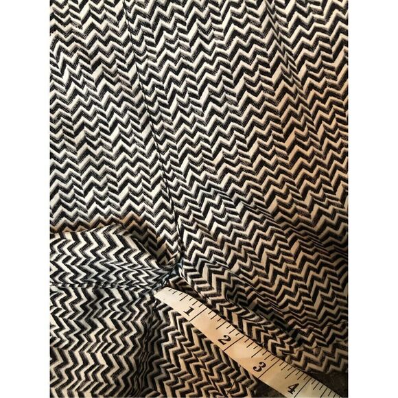 American Eagle Outfitters Chevron High Rise Shorts. White with black and gray ch - Picture 8 of 11